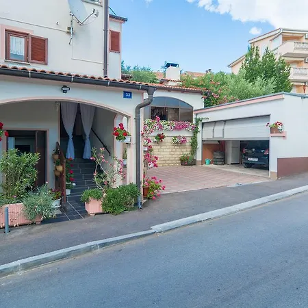 Apartment Danica Maslenica